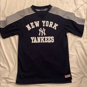 Men’s New York Yankees shirt